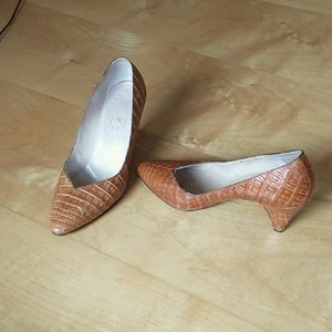 Vintage Bruno Magli Alligator all-leather Pumps